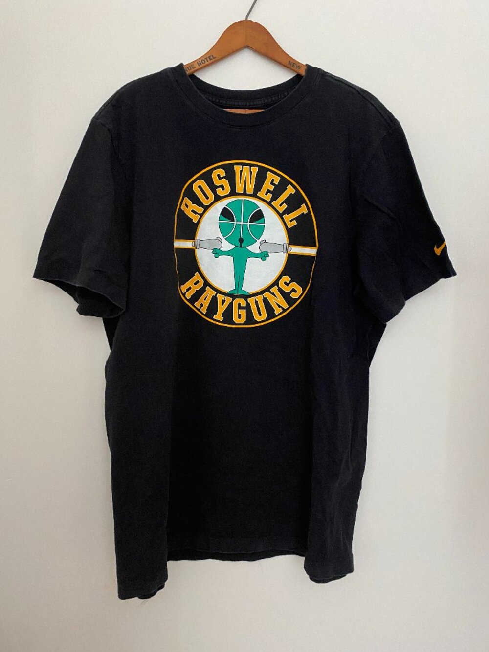 NIKE ROSWELL ALIEN RAYGUNS BASKETBALL TSHIRT SIZE LARGE